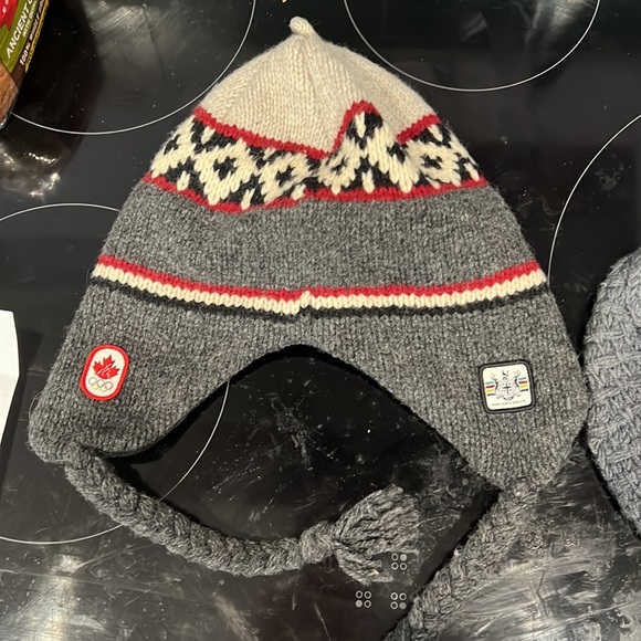 HBC official Toque from 2010 Vancouver Winter Olympics - Picture 2 of 2